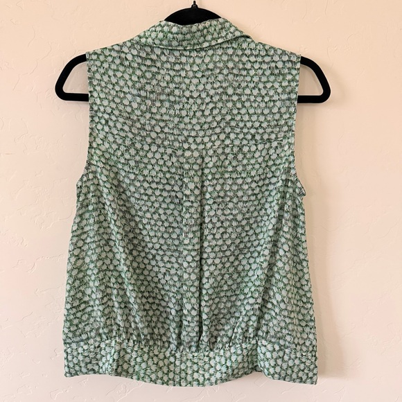 CAbi Patterned Green Sleeveless Blouse - Picture 3 of 11